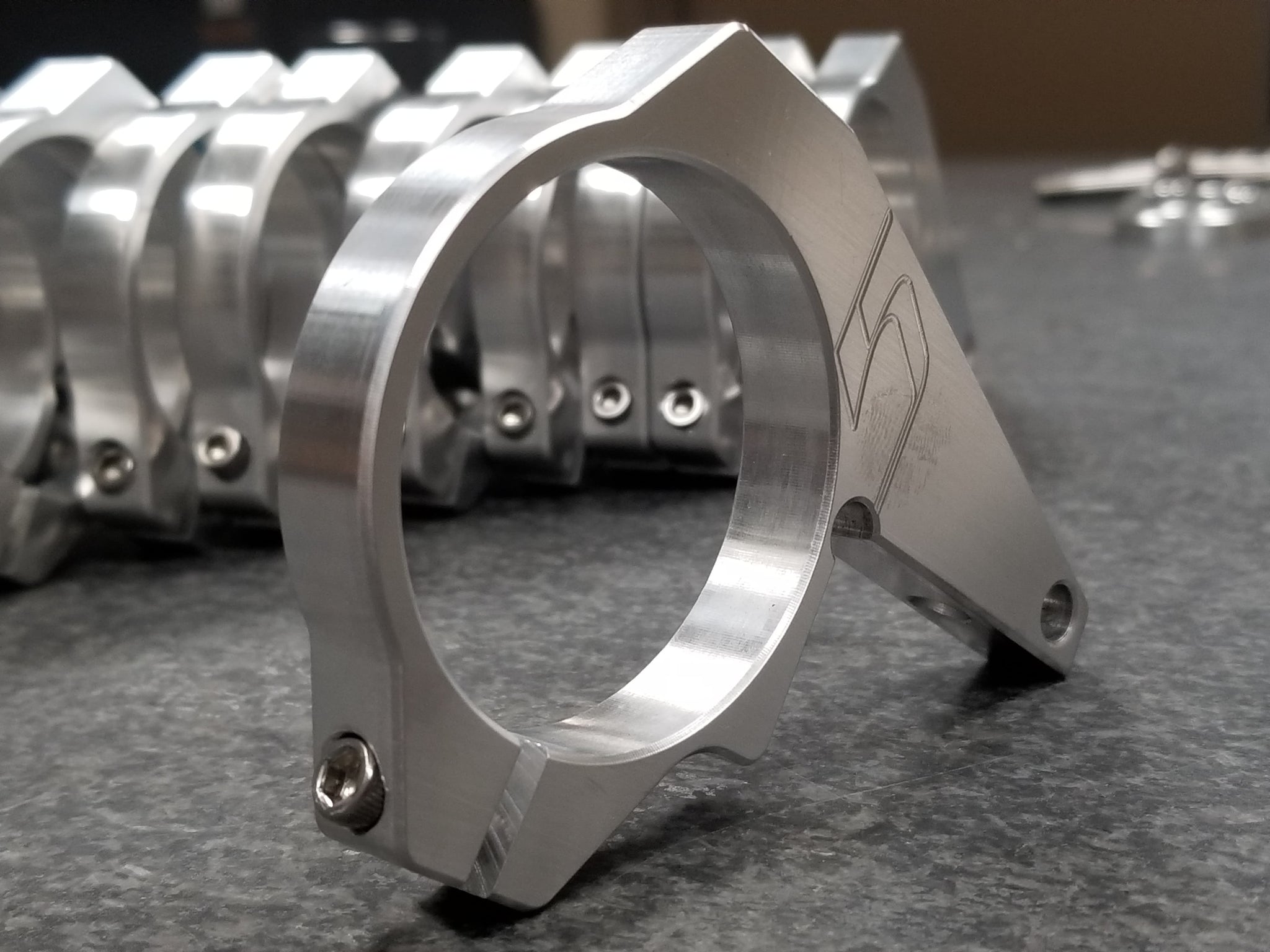 Unit 5 Shock Reservoir Bracket / Mount – 1 Stop Speed